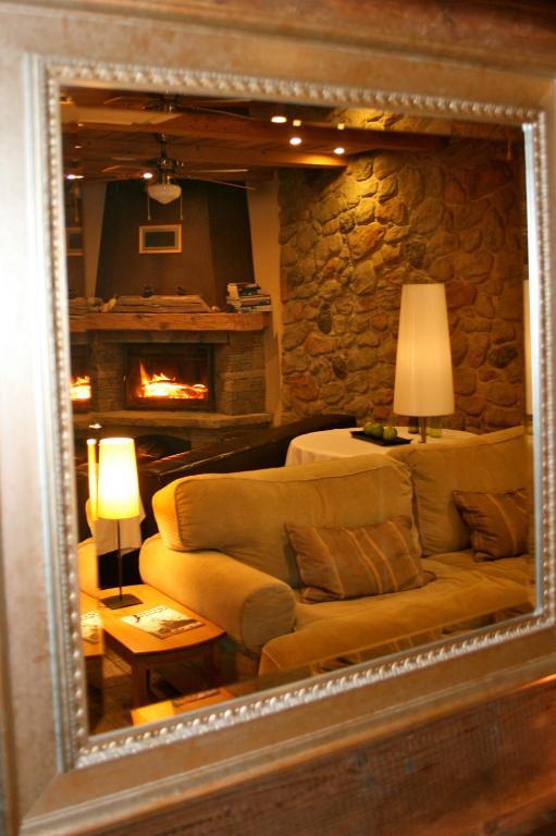 Hotel La Placa Garriguella Ngoại thất bức ảnh