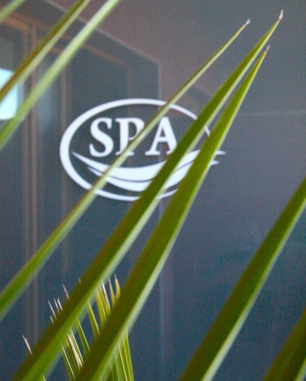 Hotel La Placa Garriguella Ngoại thất bức ảnh