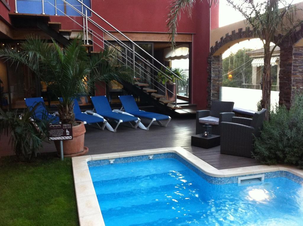 Hotel La Placa Garriguella Ngoại thất bức ảnh