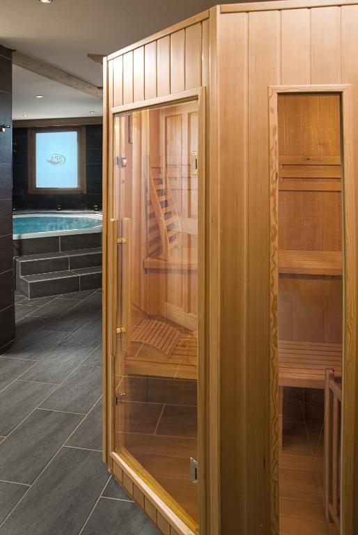 Hotel La Placa Garriguella Ngoại thất bức ảnh