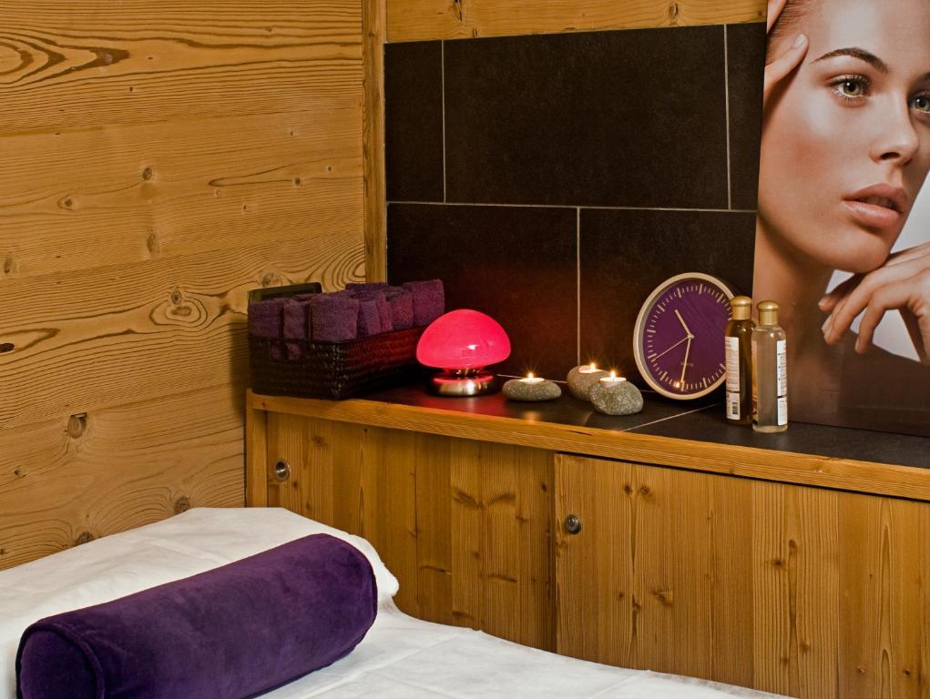 Hotel La Placa Garriguella Ngoại thất bức ảnh