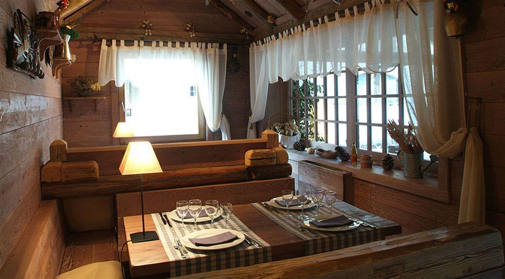 Hotel La Placa Garriguella Ngoại thất bức ảnh