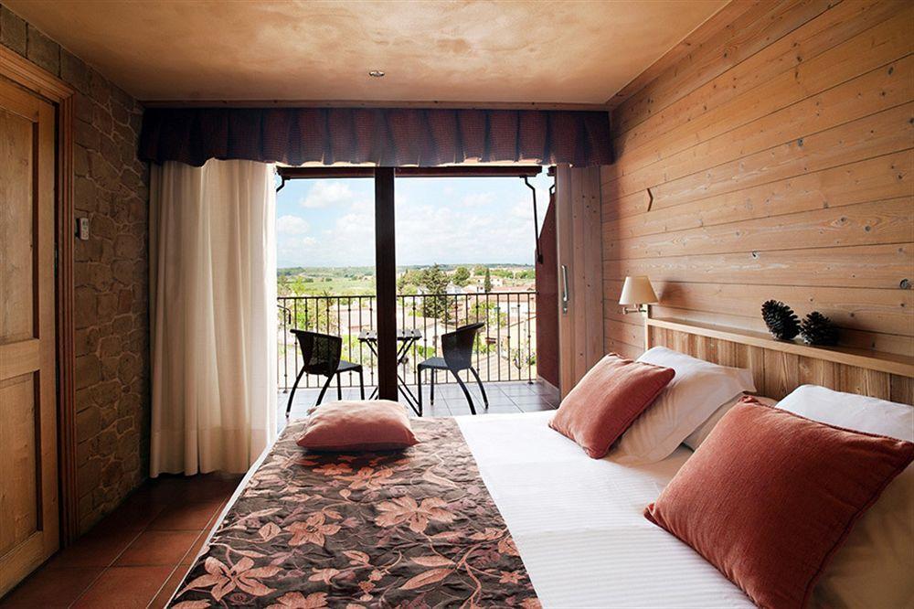 Hotel La Placa Garriguella Ngoại thất bức ảnh