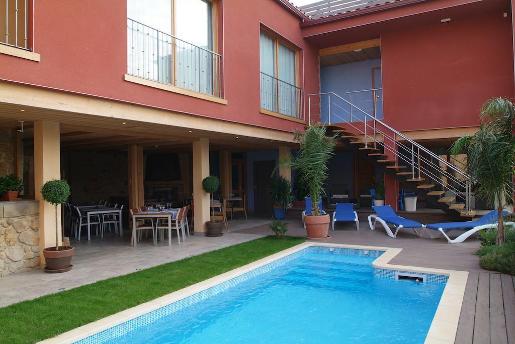 Hotel La Placa Garriguella Ngoại thất bức ảnh