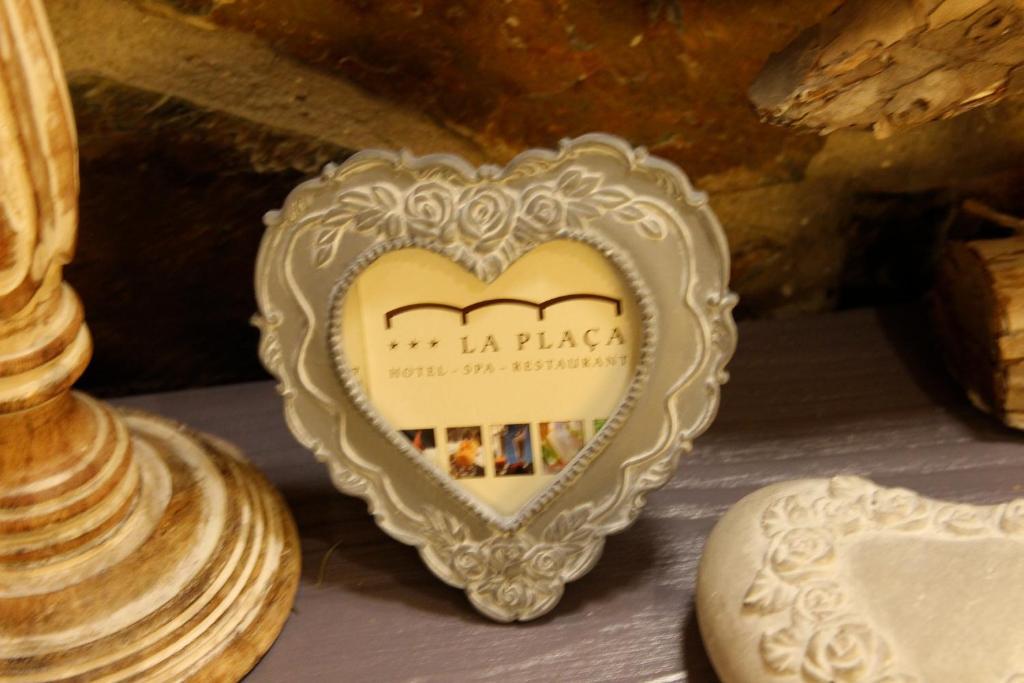 Hotel La Placa Garriguella Ngoại thất bức ảnh