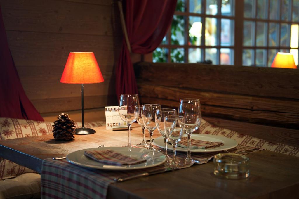 Hotel La Placa Garriguella Ngoại thất bức ảnh