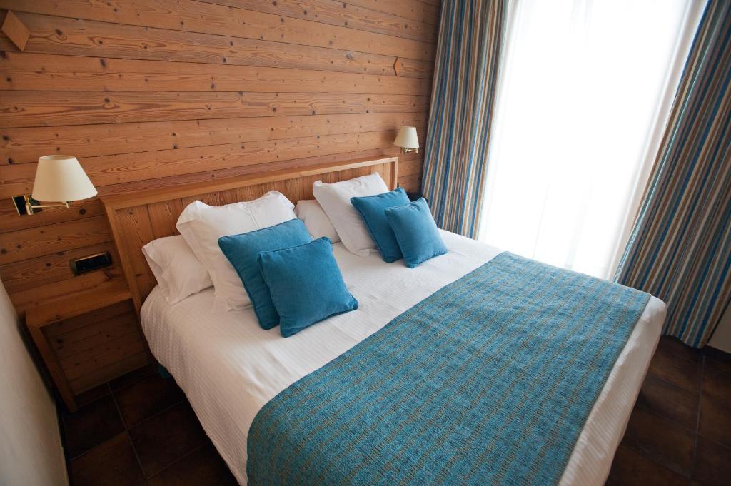 Hotel La Placa Garriguella Phòng bức ảnh