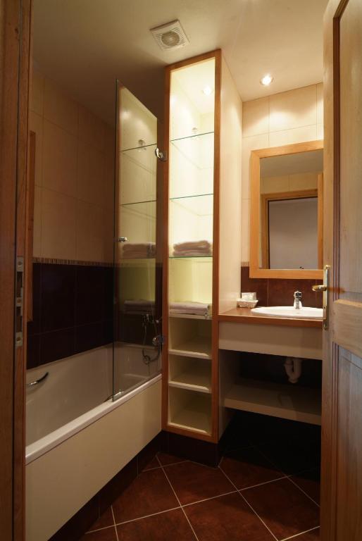 Hotel La Placa Garriguella Phòng bức ảnh